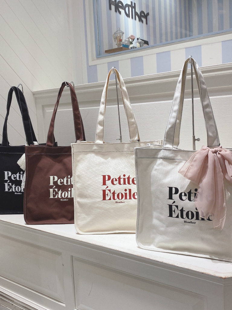 Twitter 上的 Heather Summer Accessories 遂に大人気キャンバストートが復活 ステッチがアクセントになった バッグ 今回は刺繍のプチロゴとメッセージ プリントの2パターンで登場です ヘザーキャンバストート 2 750 T Co Kqfazty5q2