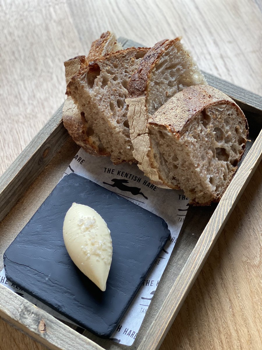 TheKentishHare's tweet image. SOURDOUGH 🍞 

Made by the award winning artisan bakery @TSKbakery - absolutely delicious! 

Thank you guys! 

•
•

#sourdough #artisanbakery #localbread #uckfield #tunbridgewells #kent #top50gastropubs #michelinguide #bibgourmand