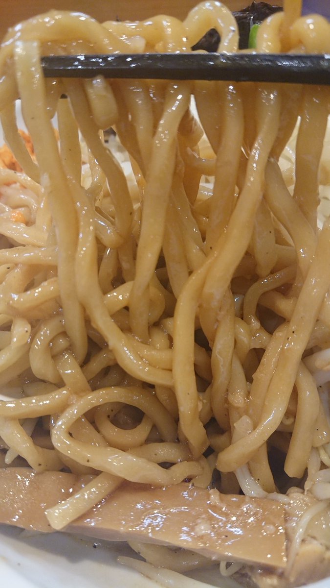tomo04204's tweet photo. ２ヶ月間自粛で我慢してたんですけど、福島も独自の非常事態宣言出て次はいつになるかわからないので��って来ました。
本日はらーめん傑心さん！しかも昼・夜！
昼は味玉豚Ｇ郎醤油！夜は汁なし5種！汁なしはライス必須！
本当に本当においしかったです。
福島のらーめん屋さん、応援してます！ https://t.co/vkWiQBTdfq