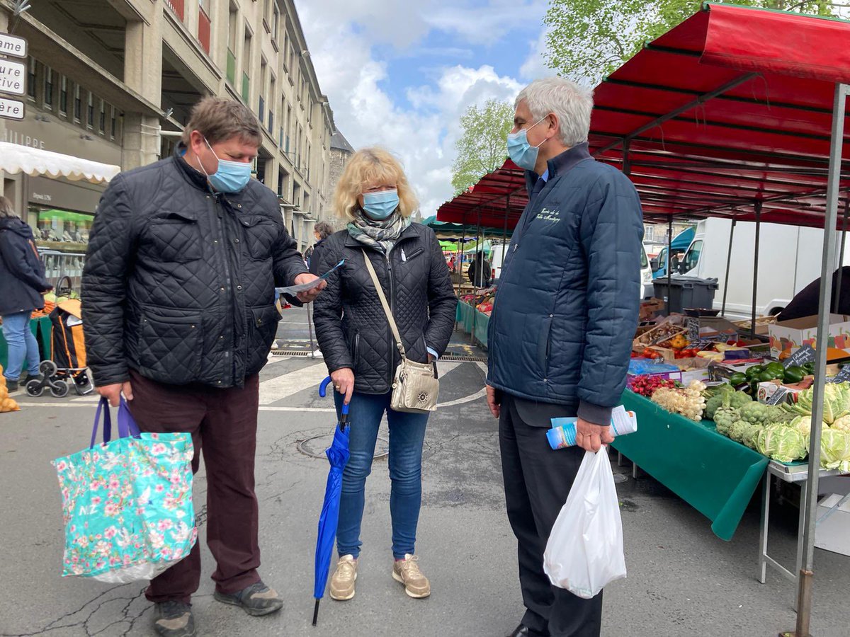 Herve_Morin's tweet photo. Très heureux d’avoir échangé ce matin avec les Saint-Lois et Saint-Loises sur leur marché aux côtés de mes amis colistiers de la #Manche. Merci pour l’accueil chaleureux ! #VivrelaNormandie #NormandieConquerante https://t.co/N6dQ78xj2O