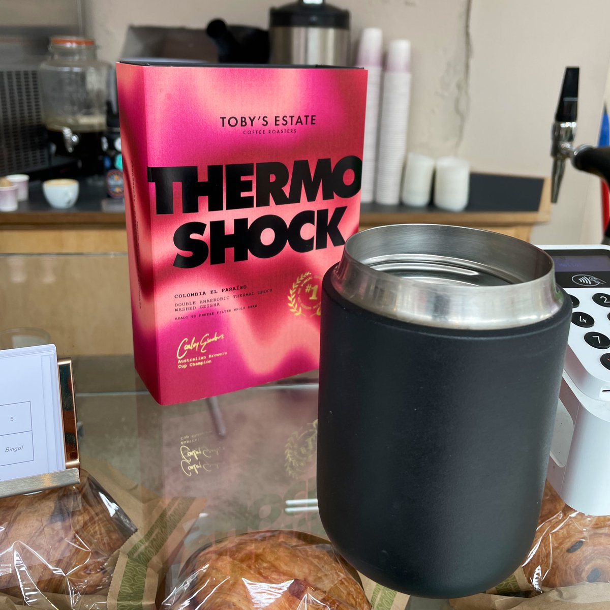 Per, @thinking_bean’s latest post, I’m not entrusting this special Finca El Paraíso coffee to a takeaway cup/lid with spillage potential! It’s a double anaerobic thermal shock washed Gesha, roasted by @tobysestate and available at <a href="/rosslyncoffee/">Rosslyn Coffee</a> today. Amazing 🍓&amp; hibiscus notes.