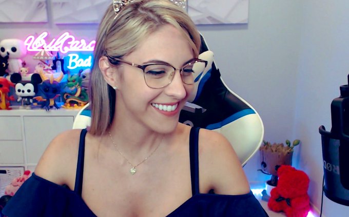 8 meses en twitch y todo gracias a vosotros&hearts;️ Como puedo agradecer tanto amor que me dais? Os quierooooo<a href="/tag/abrilcitos"class="tags"><span>#abrilcitos</span></a>