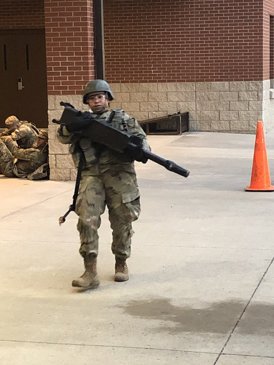 CdrAlpha795's tweet photo. The Avengers knocking out the High Physical Demand Test, which requires requires them to carry a simulated MK19 and then lift 40lbs above their heads. Always improving!#welcometotherock #sendme #forgetheregiment @14th_MP_Brigade @G7_795_MP @G6_795th @6_dragoon https://t.co/lfdSUyEkbS