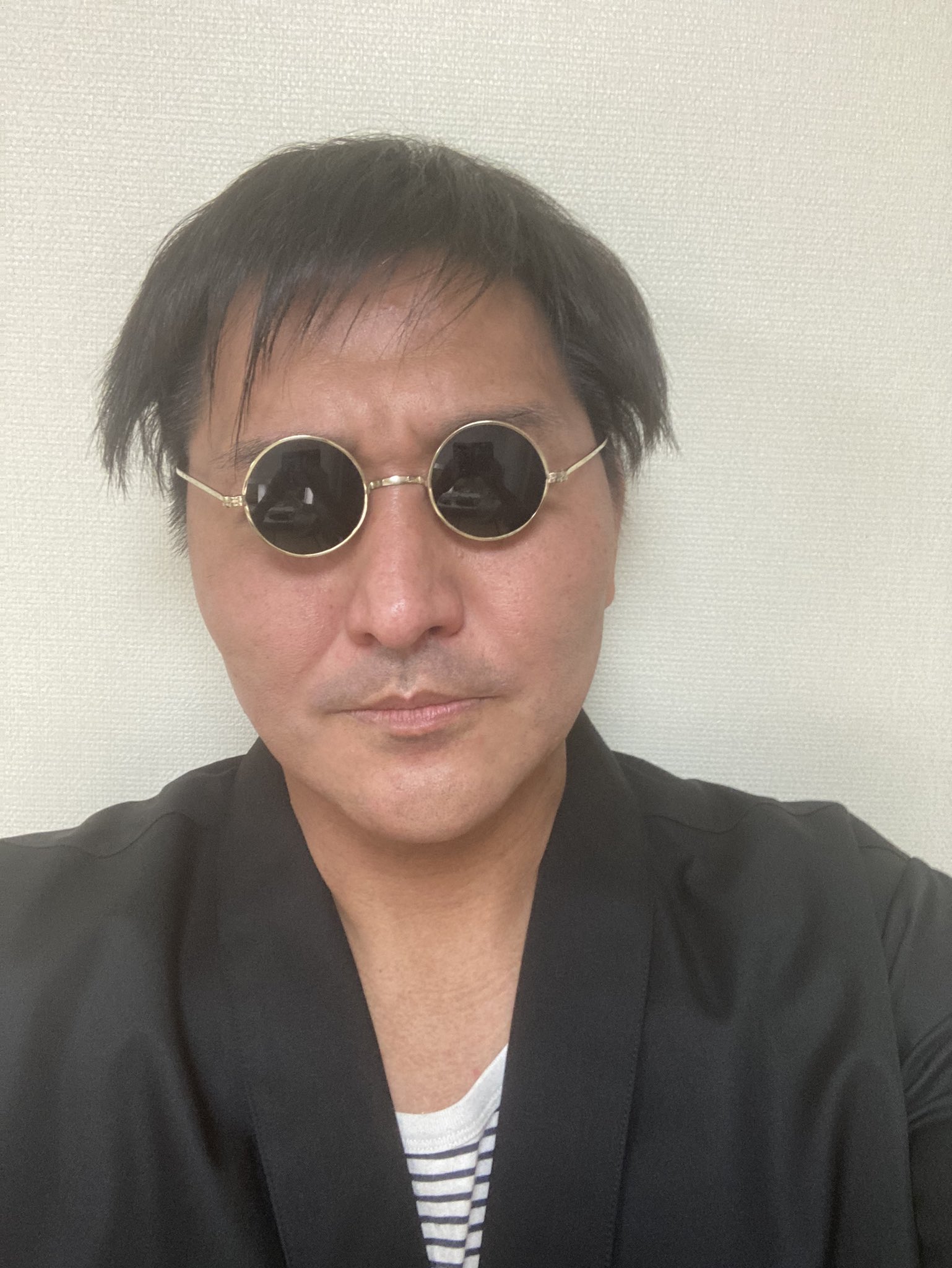 スリムクラブ真栄田 今からクセをだしてきますが 用意して頂いたサングラスが攻殻機動隊みたいでお気に入りです T Co Zpldielvei Twitter