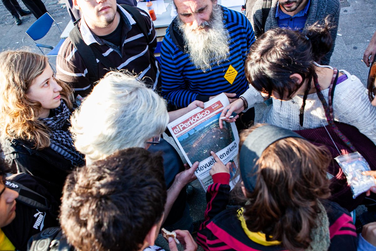 soulseekers's tweet photo. 18 mayo, 8:20h. Llega la prensa. Estamos en portada. Grande #AcampadaSol, grande #15M. https://t.co/qbi6YlInsn