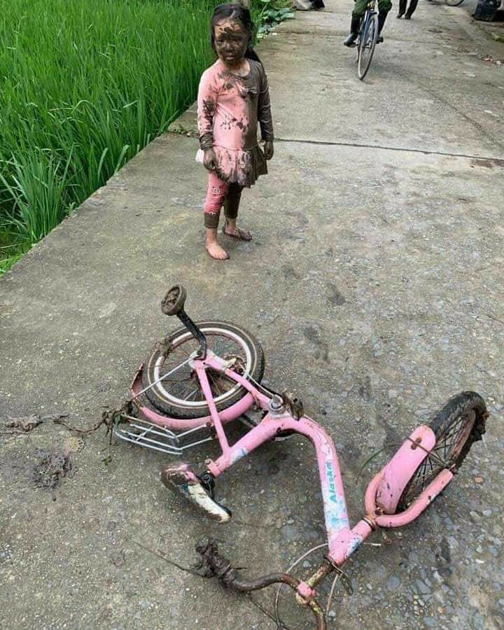 : เธอเป็นคนยังไงหรอ
กู :