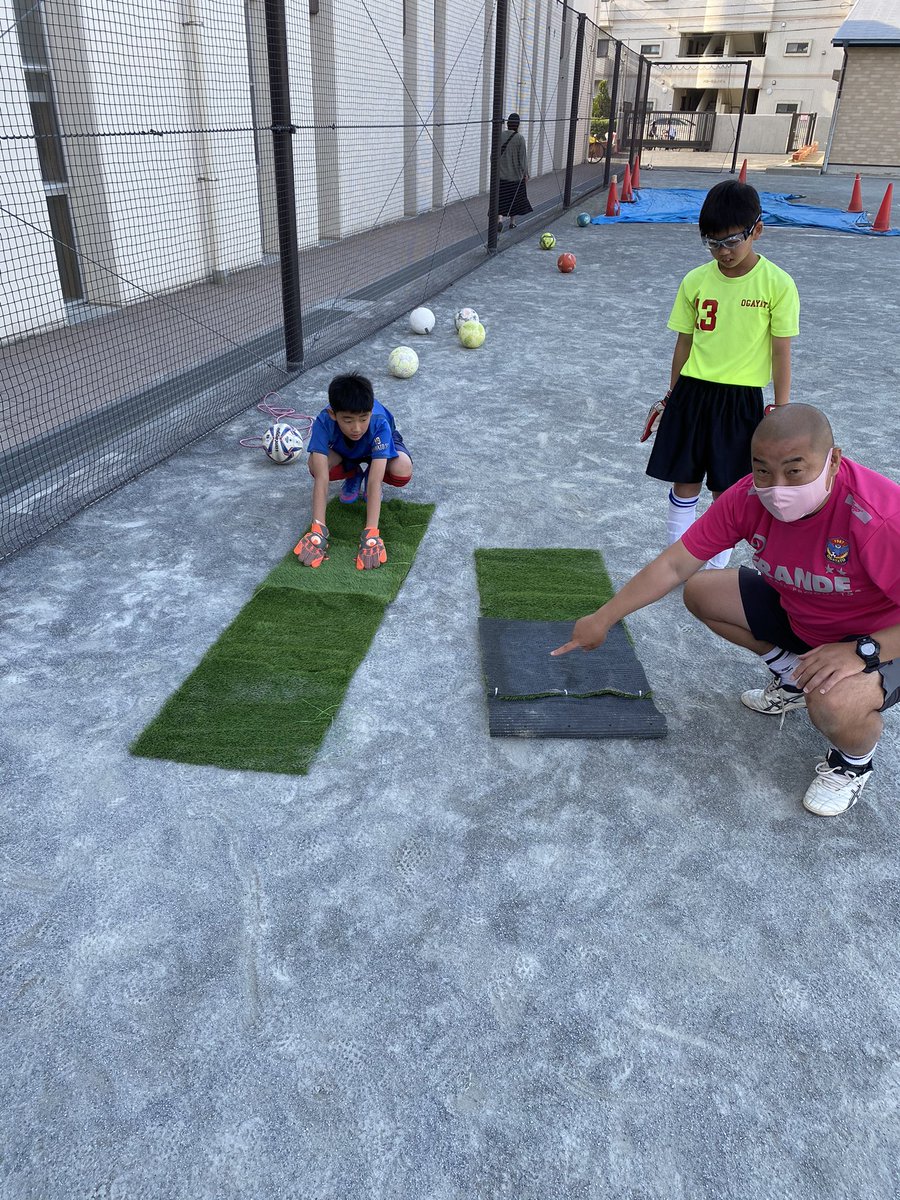 ScelteGk's tweet photo. 本日は大谷戸SC様と新城SC様にス��ールの宣伝をさせていただきました。
急な訪問にもかかわらずご丁寧に対応いただきありがとうございました！

GKトレーニングのお手伝いもさせていただきましたが子供達の怪我のリスクを少しでも減らす努力が素晴らしかったです！
今後ともよろしくお願い致します！ https://t.co/NII2107oQ9