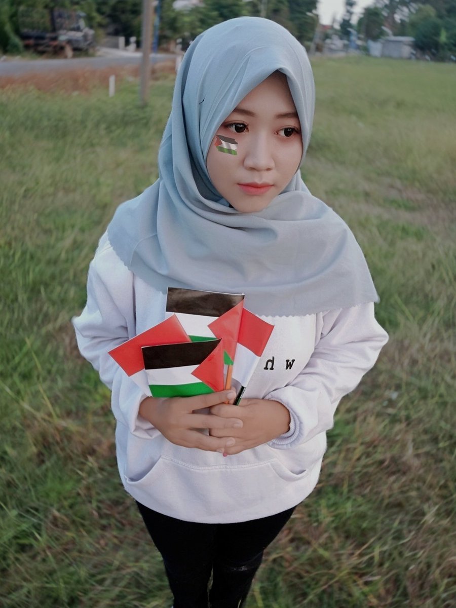 2Poppis's tweet photo. Bocah-bocah kecil disana..
Berlari, melompat, dan menyerbu..
Menerjang tiada gentar..
Ini semua bukan di negeri khayalan..
Ini semua kejadian nyata yg ada di sana..
#SavePalestine
#FreePalestine

AKSI SOLIDARITAS BURUH INDONESIA UNTUK RAKYAT PALESTINA 18 mei 2021
@FSPMI_KSPI https://t.co/pFkOkwiAr1