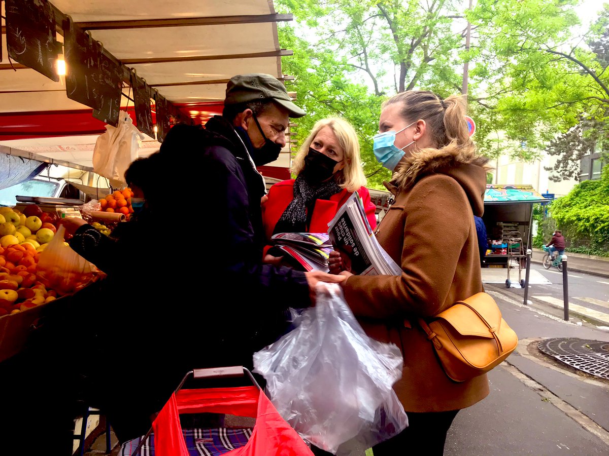 SimonnetDeputee's tweet photo. 🍒Superbe matinée de campagne avec le soutien de @MathildePanot sur les marchés du 20e !

👉 Le 30 mai et le 6 juin les électeurs de #Paris20 ont la chance d’exprimer leur ras-le-bol de Macron et leur volonté de construire des jours heureux, en élisant une 18e députée insoumise ! https://t.co/tWFFVx3WEF