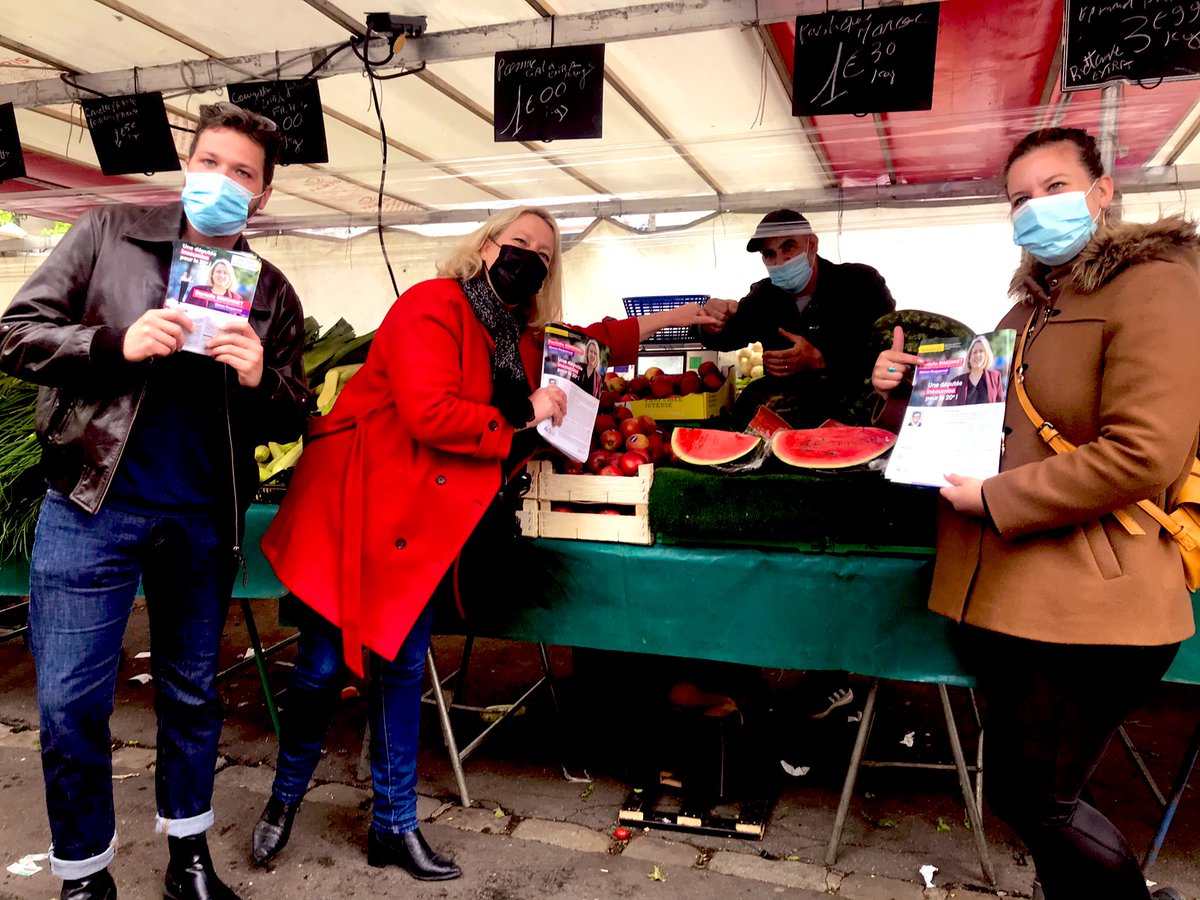 SimonnetDeputee's tweet photo. 🍒Superbe matinée de campagne avec le soutien de @MathildePanot sur les marchés du 20e !

👉 Le 30 mai et le 6 juin les électeurs de #Paris20 ont la chance d’exprimer leur ras-le-bol de Macron et leur volonté de construire des jours heureux, en élisant une 18e députée insoumise ! https://t.co/tWFFVx3WEF