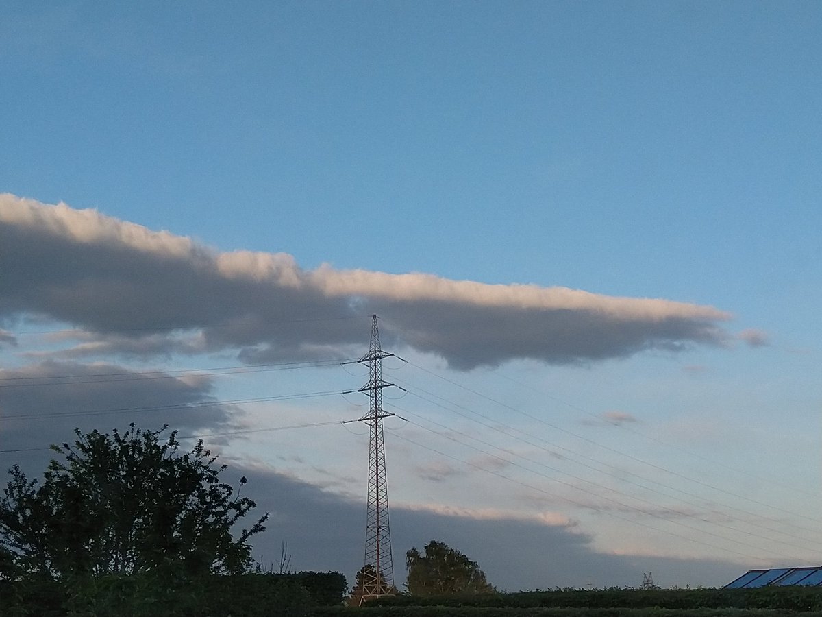 carocats23's tweet photo. UFO disguised in a cloud or vice versa?? 🤣🤣 . Maybe I've seen too many SFmovies 🤦🤣🤣
#funnycloud #UFOs https://t.co/Nux4dWd0oB