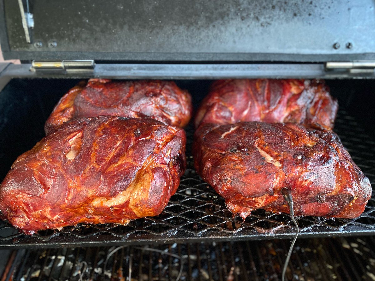 ChrisCuervo78's tweet image. Pork Butts are looking nice !🔥#yodersmokers #yodernation