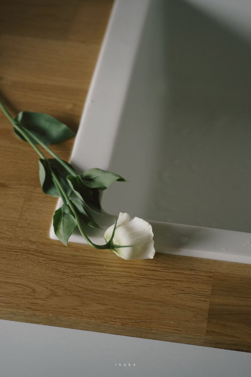 舒服状态:

1 洗完澡感觉变帅/美
2 躺在柔软的床上
3 耳机里放着喜欢的歌
4 有钱