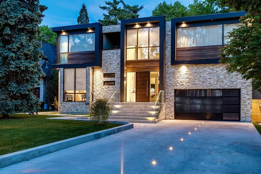 iHomesLondon's tweet photo. Going on holiday but don't want the whole neighbourhood to know? Simply schedule in lighting, curtains, security systems to go online whilst your away! None will know! All done with just tap of your finger, with your very own personalised app. @control4_smart_home @Lutron https://t.co/rviPPwXmAt