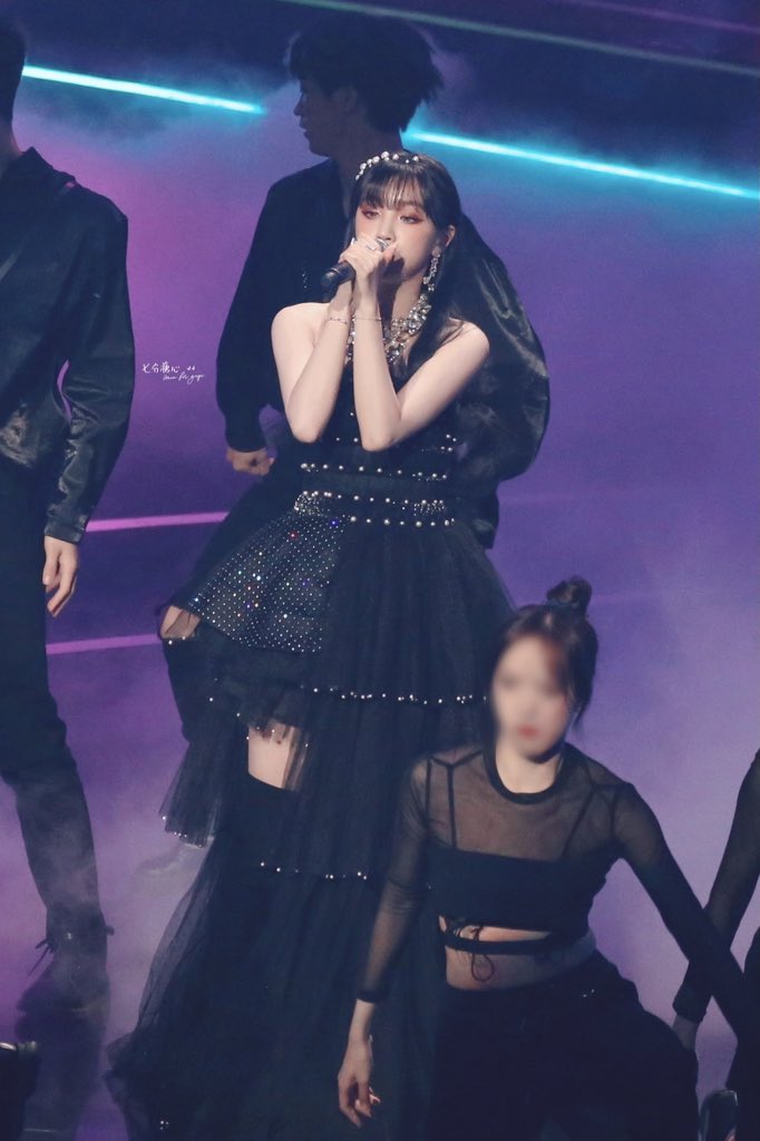 7minRainDrop's tweet photo. I'll rise up like a giant. 
➖
 210515 

#우기 #YUQI https://t.co/CjPTJdi1HT