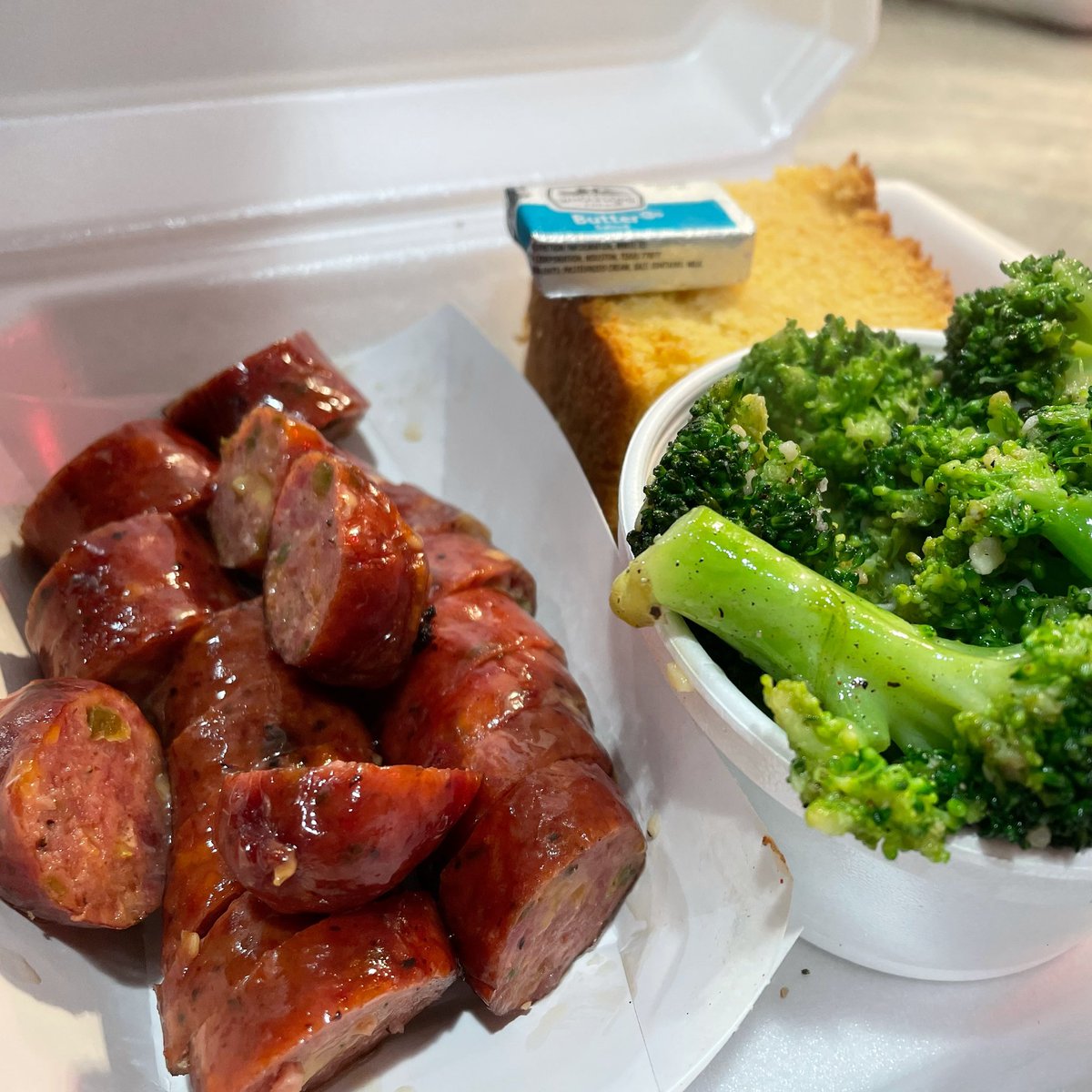 INSmokehouse's tweet photo. It’s a beautiful day for smoked cheddar jalapeño sausage! Available today from 11-1 &amp; 5-7 drive thru only
#bbq #indianasmokehouse #foodie #sausage #smokedsausage #boxedlunch #supportsmallbusiness #smallbusiness #supportlocal #eatlocal #columbusindiana #indianasmallbusiness https://t.co/mIxae2OIQX