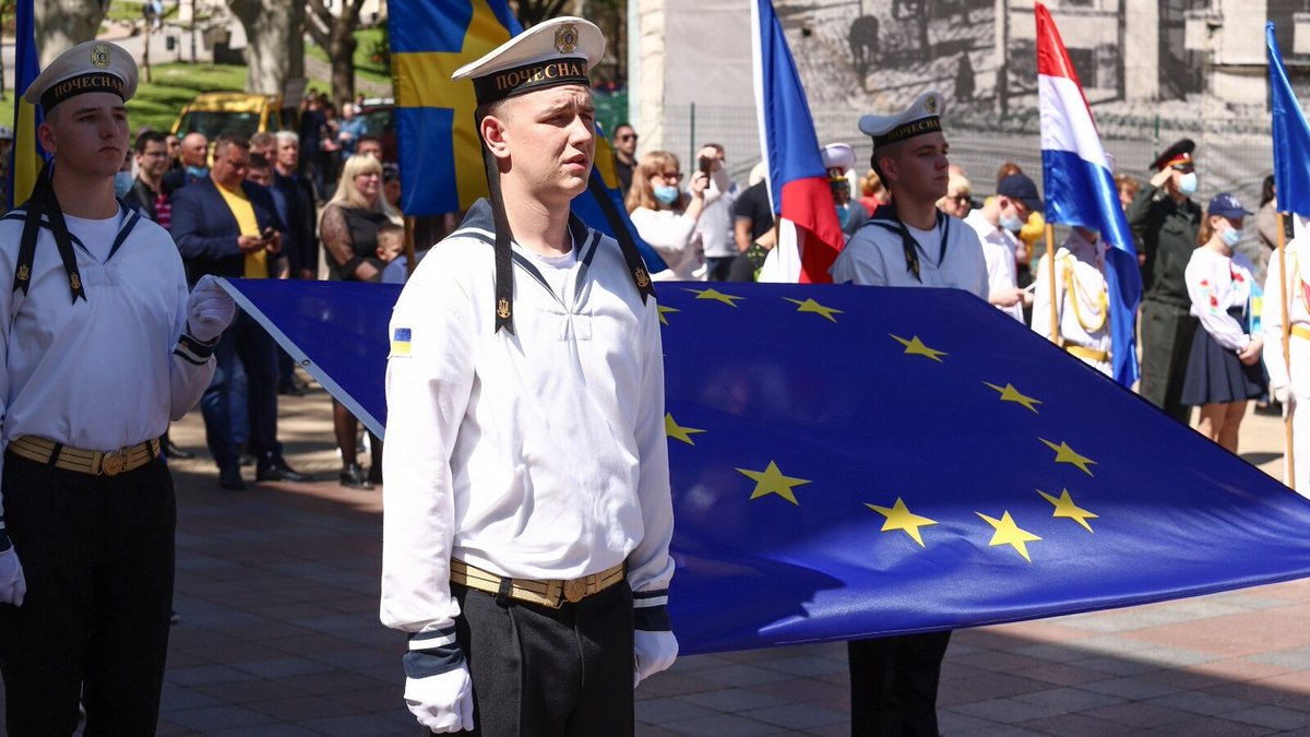 Когда отмечается день европы. Флаг украины и ес. День европы 9 мая. Когда отмечается день европы. День европы 9 мая.