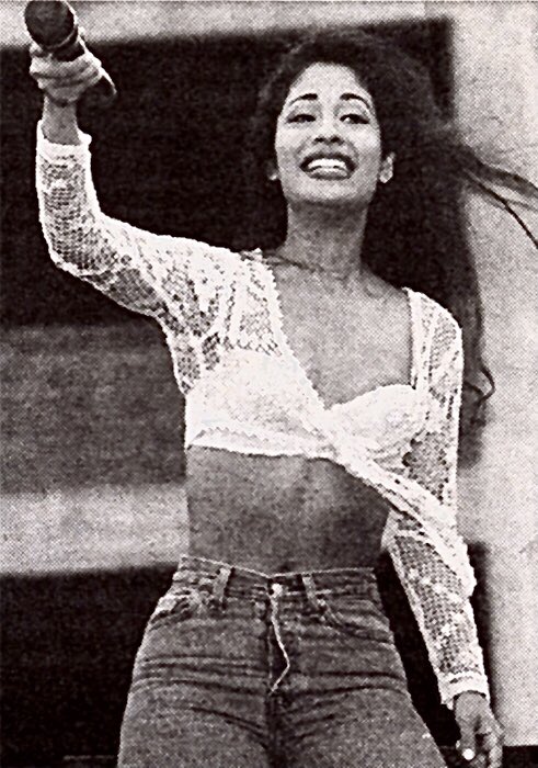 RT @lavocedellapau: God is a woman and her name is Selena Quintanilla https://t.co/pEJ6VKd0jQ
