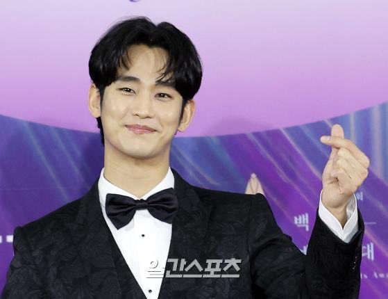 press photo © 일간스포츠

#BaeksangArtsAwards2021
#김수현 #kimsoohyun
#金秀賢 #キムスヒョン