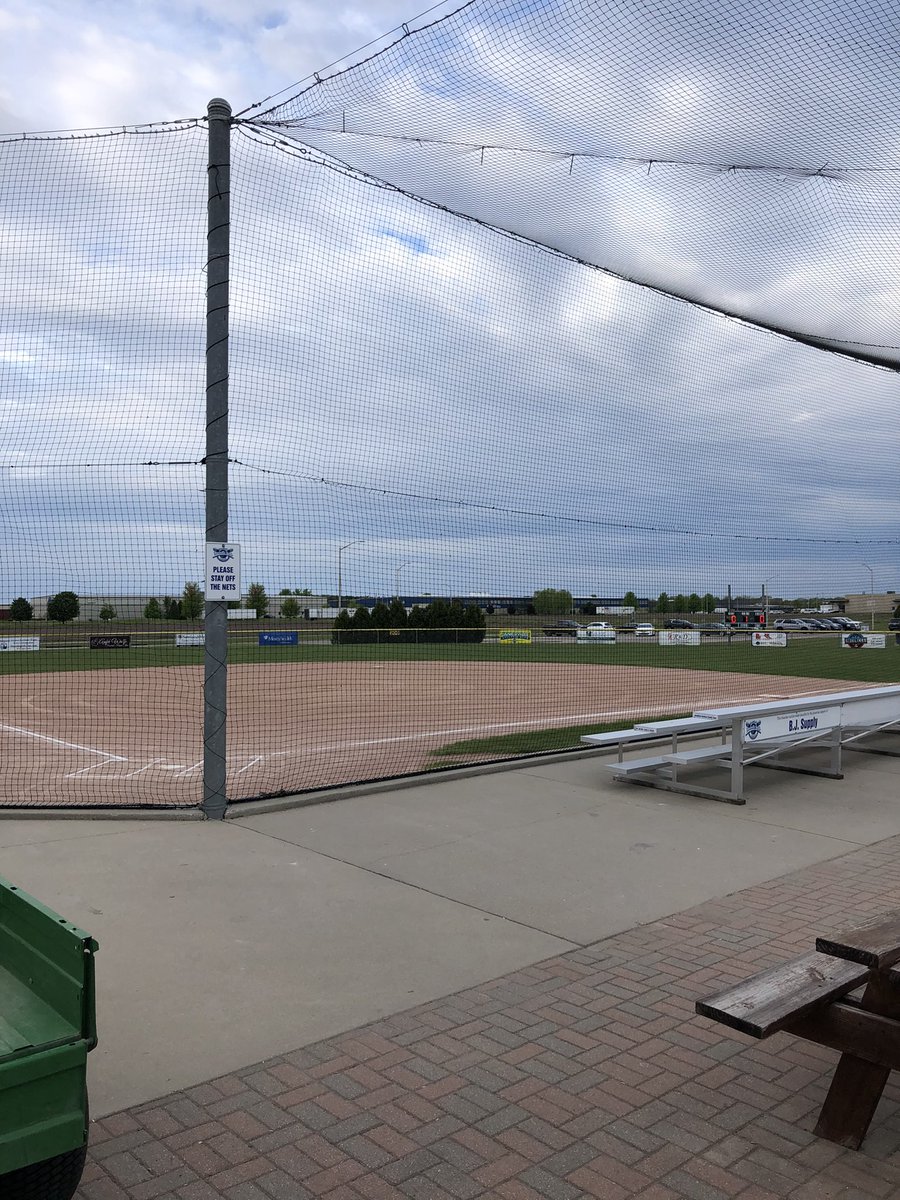 TJybsa's tweet photo. 7:30am 14u slate of games are a go, no rain yet. https://t.co/IIuY1A5oMF