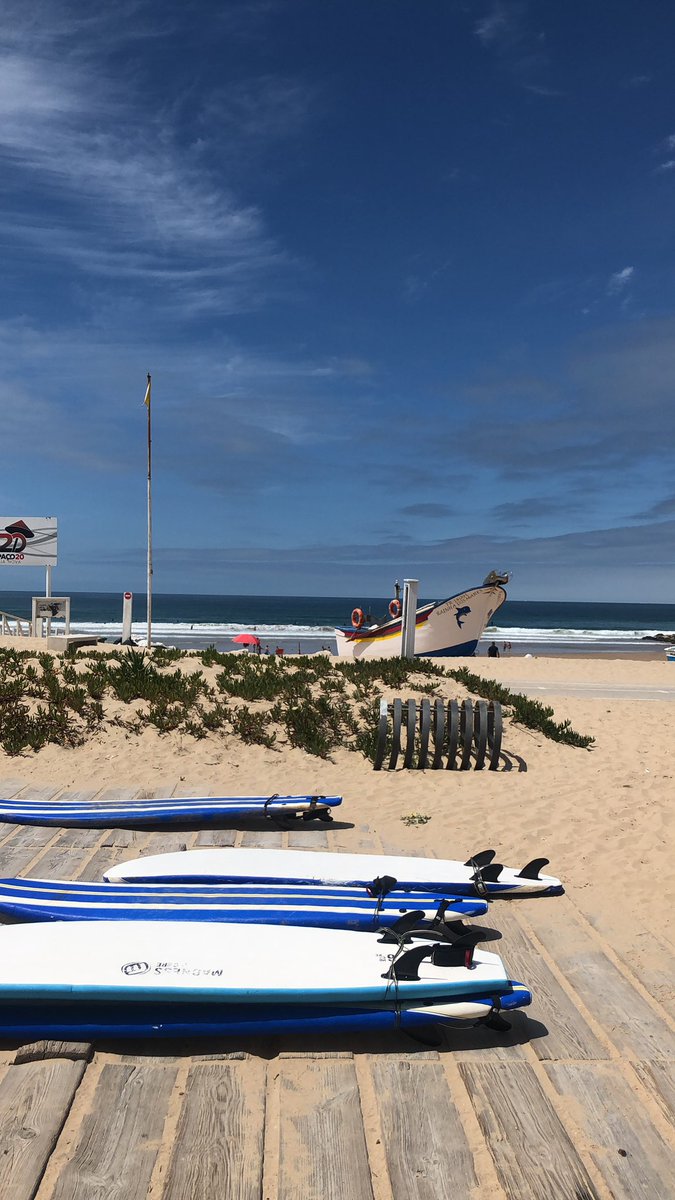 oxesarah1's tweet photo. Ai que delícia o verão, a gente mostra o ombrim, a gente brinca no chão, aí aí aí... 🎶 

Costa da Caparica https://t.co/uhJldPxzQF