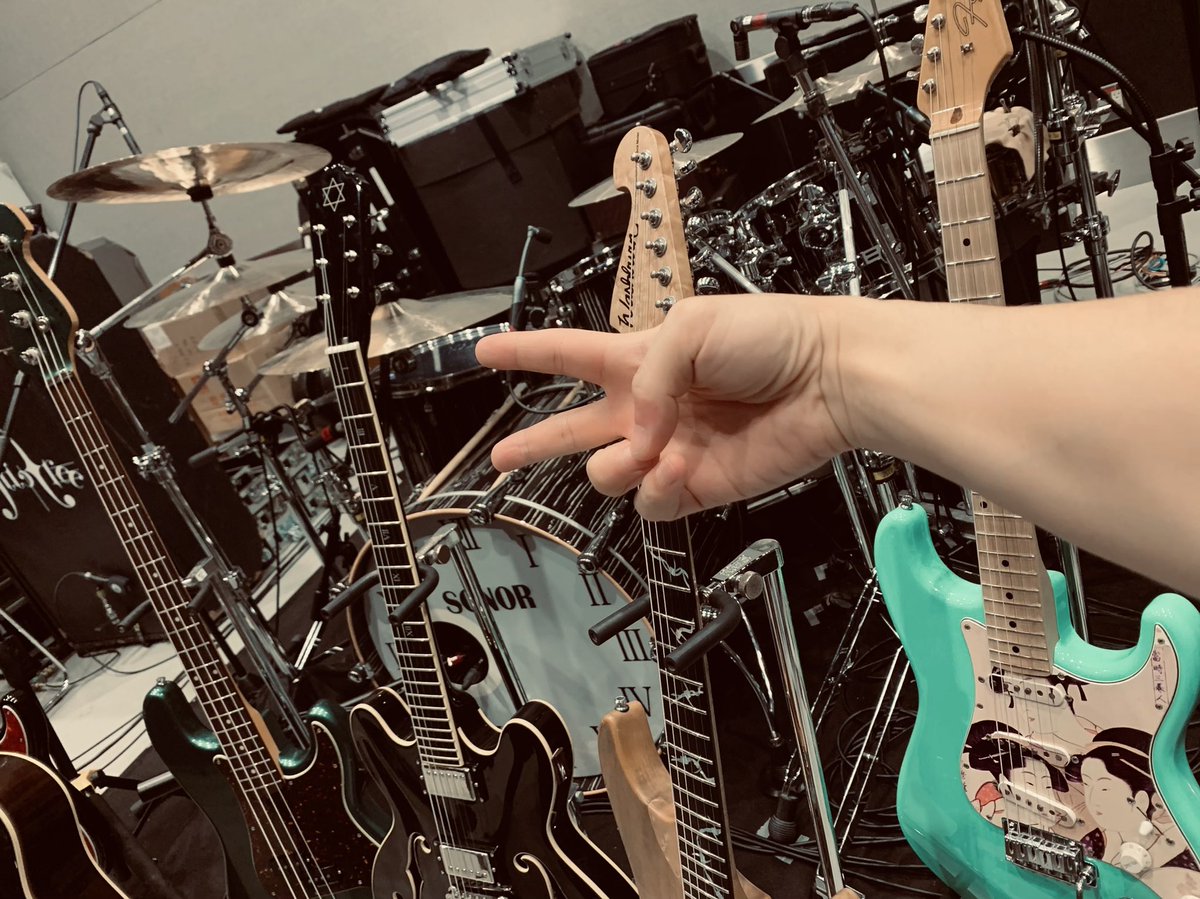 Pla_kenken's tweet photo. ちょいと髪切ったりいろいろ準備の日。
なんせ明日16日(日)は生配信ライブなもんで。
同じ時間を楽しみましょう。

https://t.co/bTqGYXyHWN

#sonordrums #vaterdrumsticks #小出シンバル #EvansDrumHeads #ZoomCreator
#PPPトレモロ
#PlasticTree https://t.co/qmrOszm2CH