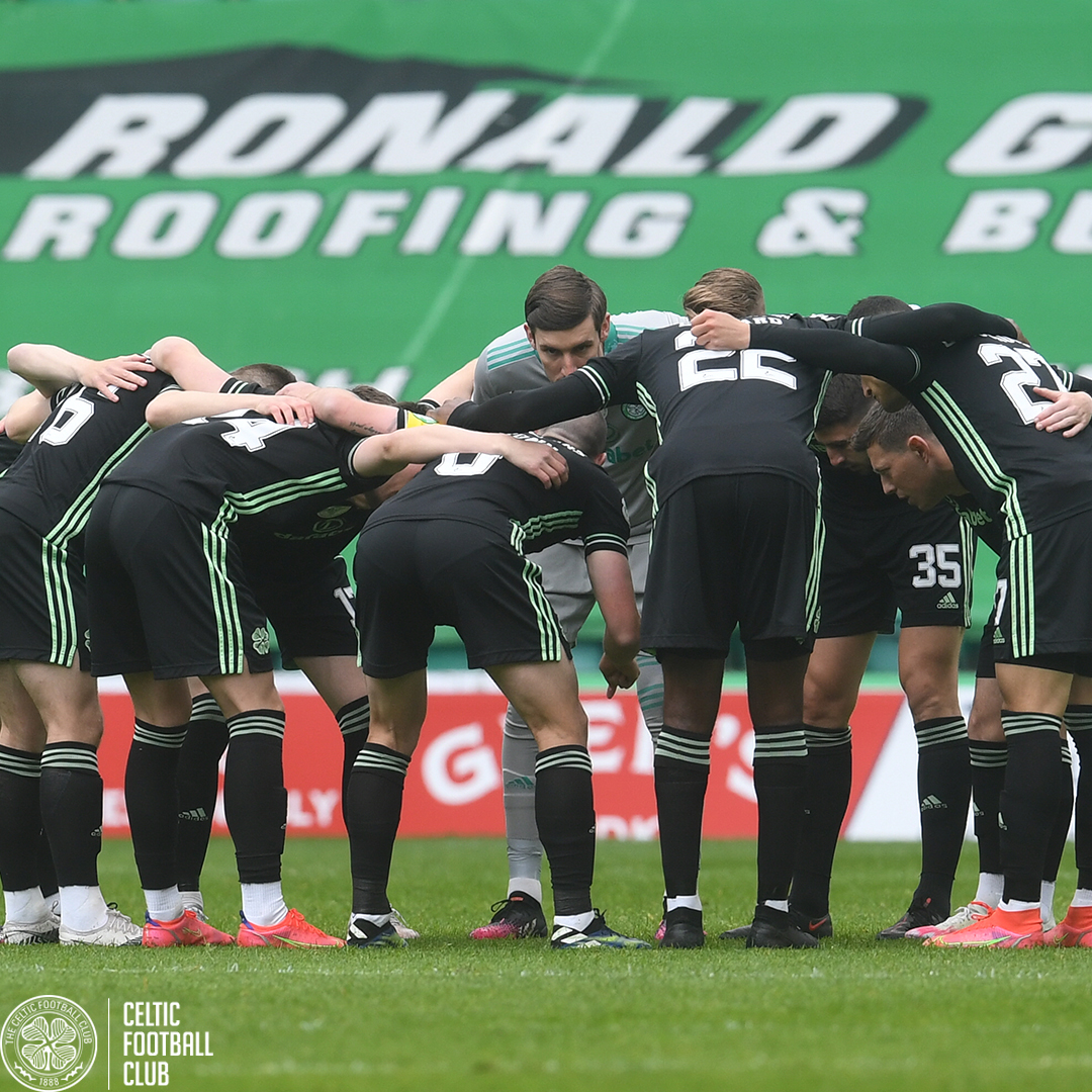 CelticFC's tweet photo. π£οΈ Leading the huddle one final time.
@ScottBrown8 \o/ #ThankYouBroony π https://t.co/2Fr2r6k9Ak