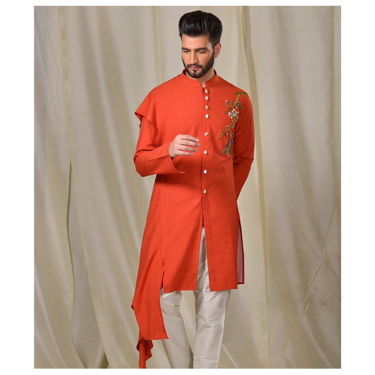 bluesngreys's tweet photo. Create a spark in this gorgeously layered asymmetrical tangerine kurta with an intricately detailed thread-work pattern, giving it a style of elegance. This impeccably tailored bandhgala portrays an incarnation of our gleaming ethnic collection. #Bluesngreys #Bandhgala https://t.co/88Jqy707bF