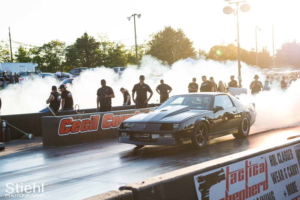 StiehlPhoto's tweet photo. Friday night action in qualifying for the #yellowbullet nationals @cecilcountydrag #dragway https://t.co/E6T61F8xOO