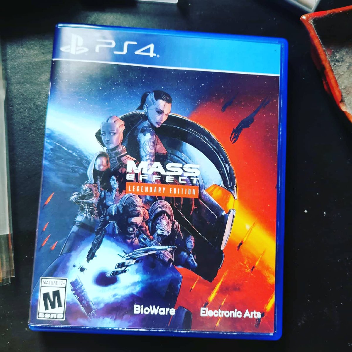 IDKmultimedia's tweet photo. @Victor_Lucas Such an amazing game only a couple hours in, even had to splurge on those custom covers #EA let us play around with. 👌🏽 https://t.co/qntTIdkaS8