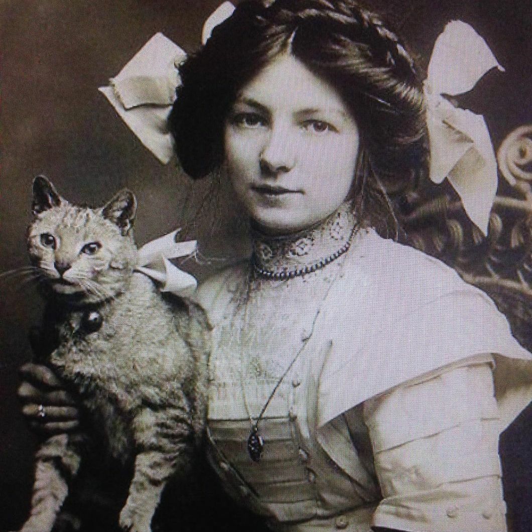 A young lady with her cat complete with matching bows c1905 
#caturaday