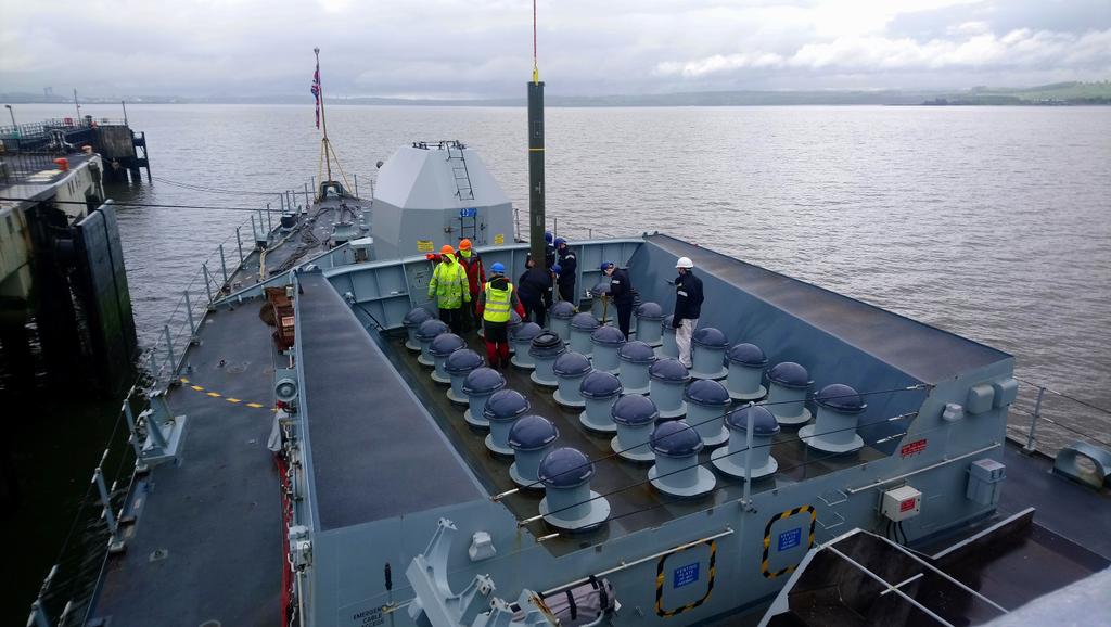 NavyLookout's tweet image. .@hms_argyll embarking live Sea Ceptor missiles at Crombie this week ahead of #FormidableShield2021 

#MushrooomFarm