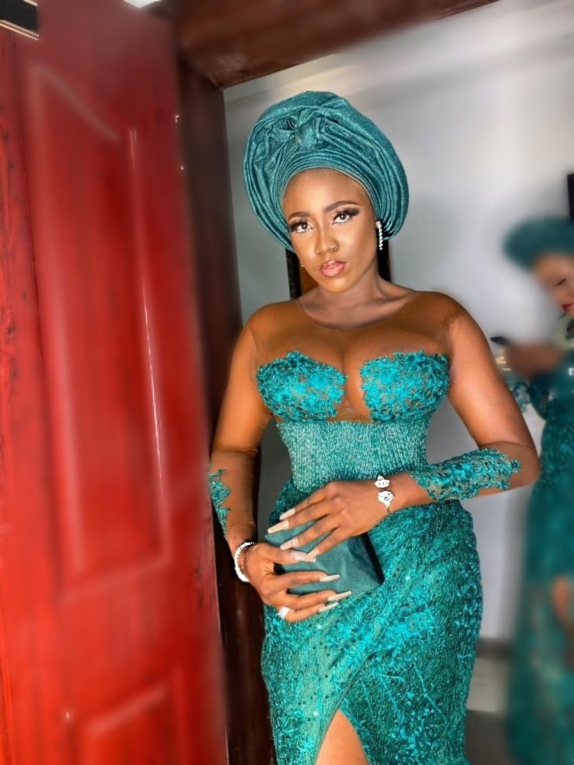 tolannie_'s tweet photo. If you think I look good, don't think. Know.

Dress: @SherryOge https://t.co/T0TYFjoo5x
