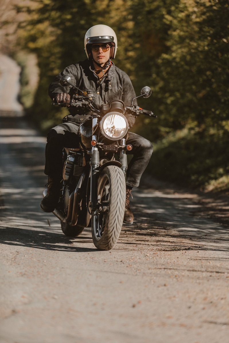 freddie_dobbs's tweet photo. There’s nothing better than a sunny morning ride. Happy weekend all! 🤟🏻
⚡️ @michelinmotorcycle Road Classic tyres
#michelinroadclassic #michelinmotorcycle #dobbs https://t.co/Kh1tWkOhOn