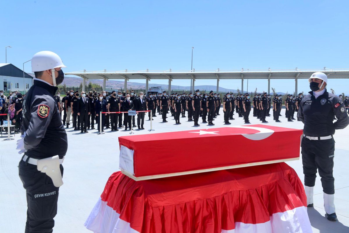 mehmetaktas023's tweet photo. Elim bir kaza sonucu vefat eden Ankara Takviye Hazır Kuvvet Müdürlüğü’nde görevli Polis Memurumuz Bünyamin Çuğ’u son yolculuğuna uğurladık.

Allah rahmet eylesin. Mekanı cennet olsun. https://t.co/J8nF9QiPXM