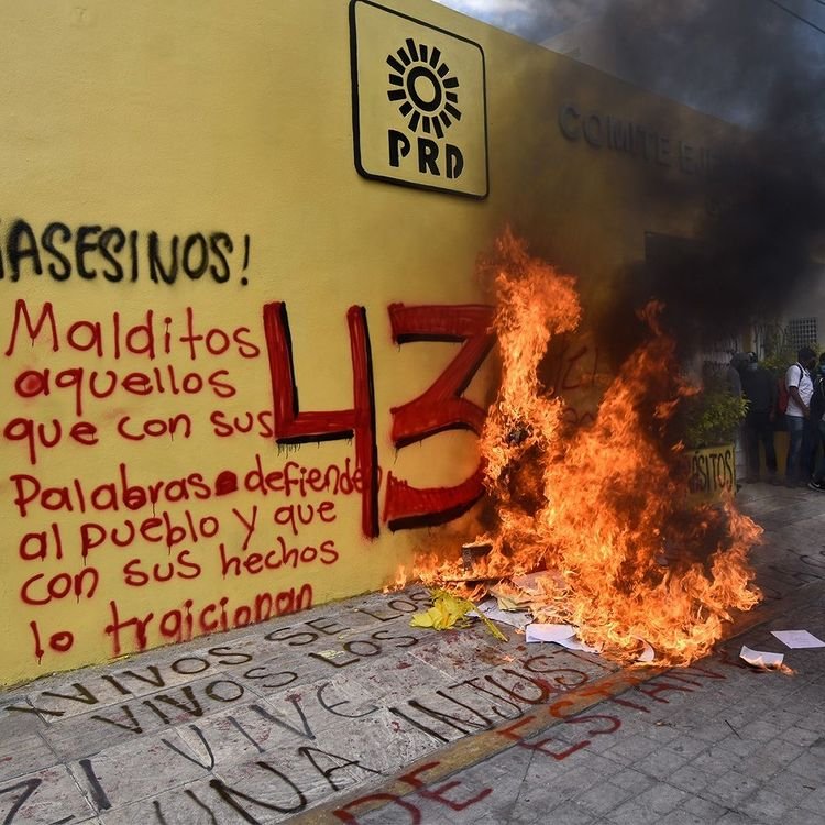 Anonymous05600's tweet photo. Estudiantes de Ayotzinapa exigen a partidos no utilizarlos como campaña.⠀⠀⠀⠀⠀⠀⠀⠀⠀⠀⠀⠀⠀⠀⠀
Los estudiantes de Ayotzinapa rechazan.⠀⠀⠀⠀⠀⠀⠀⠀
Para que te lleve a la información.👇👇👇
⠀⠀⠀⠀⠀⠀⠀⠀⠀⠀⠀⠀⠀⠀⠀⠀⠀
#SinEmbargoMX #Ayotzinapa #Elecciones2021 https://t.co/yB1jktrPZK