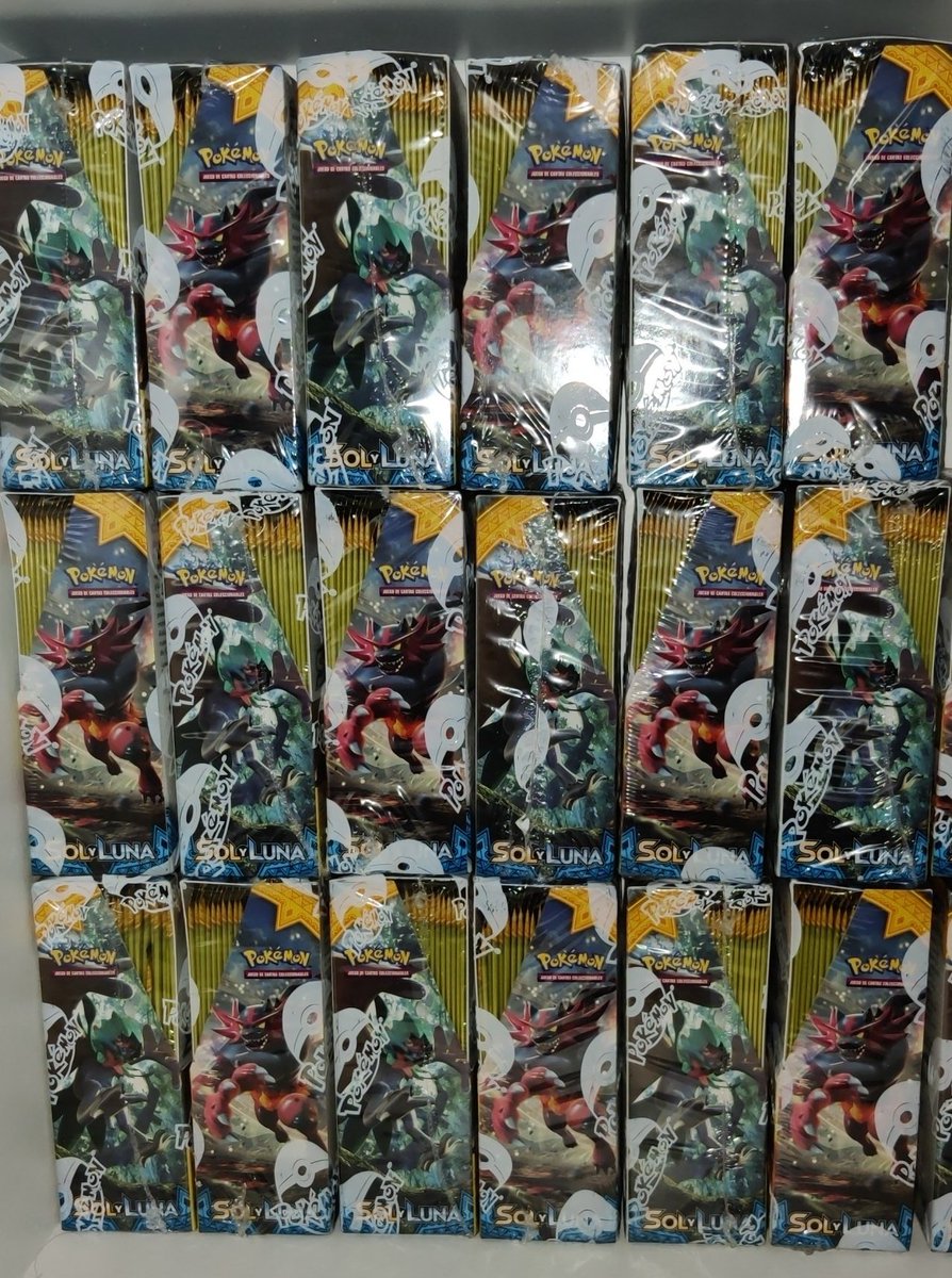 POKEMILLON's tweet photo. Vendedor: ¿Cuantas cajas quieres?
PokeMillon: Sí https://t.co/Q16Uzi2UCA