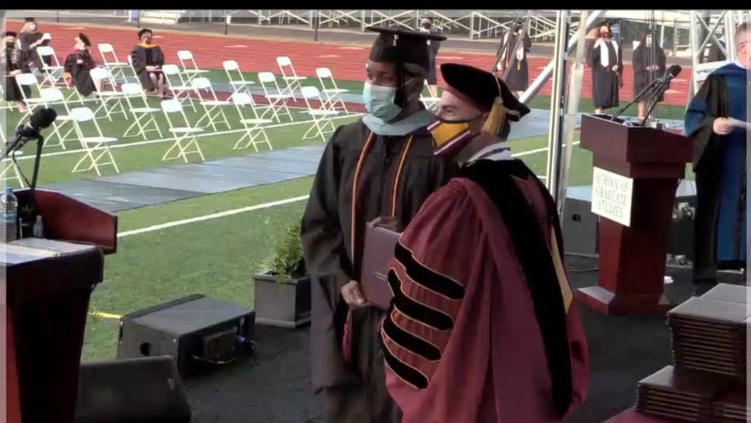 coach_m_hamlin's tweet photo. B come U 👨🏾‍🎓. Thank you to everyone that ever pushed me to want more and never settle! https://t.co/2xiaiSIAzd