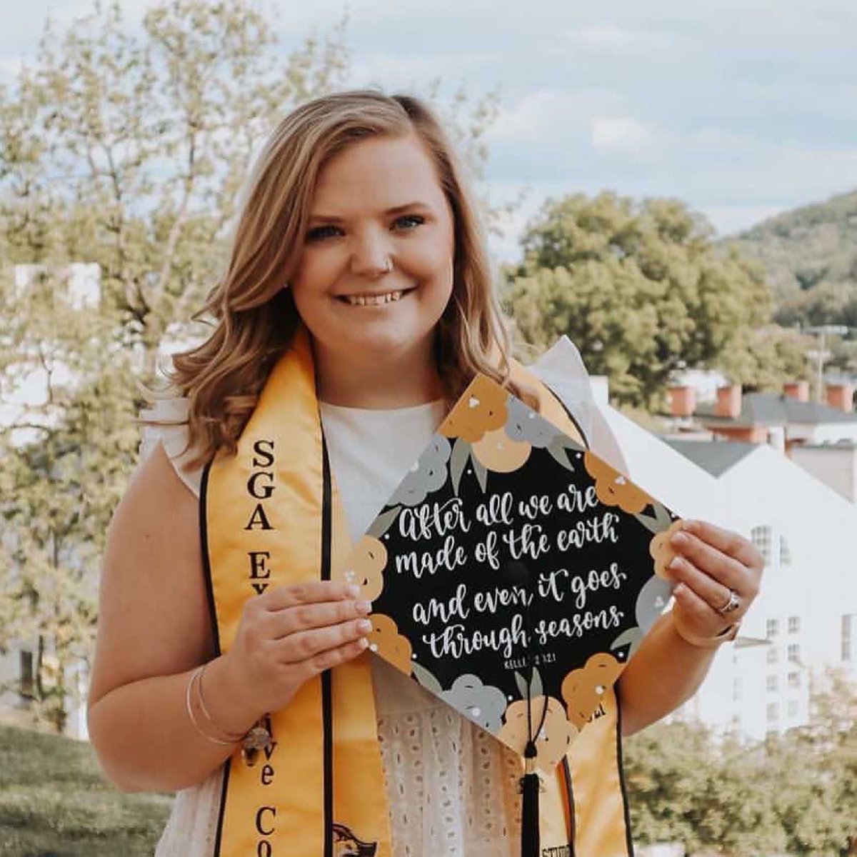 MaryBaldwinU's tweet photo. You did it, #MBU21! Watch our Commencement ceremonies at https://t.co/bqhnl8Dsa2.
• Saturday, 9am: #MDCHS programs
• Saturday, noon: Business, education, and @MBU_Shakespeare graduate programs
• Sunday, 9am: Undergraduates
• Sunday, noon: All #MBU20 graduates https://t.co/GB8DN2n65f