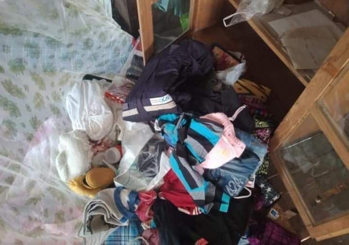 nslwin's tweet photo. KHIN-U, Sagaing Region:

Terrorists (Myanmar security forces) raided a house of a protester in Kan Thar Yar village. Destroyed the house and looted 730,000 Kyats. The protester escaped unharmed. They destroyed rice sacks, household items and food at home.
 
#May15Coup https://t.co/dZjMuUWniJ