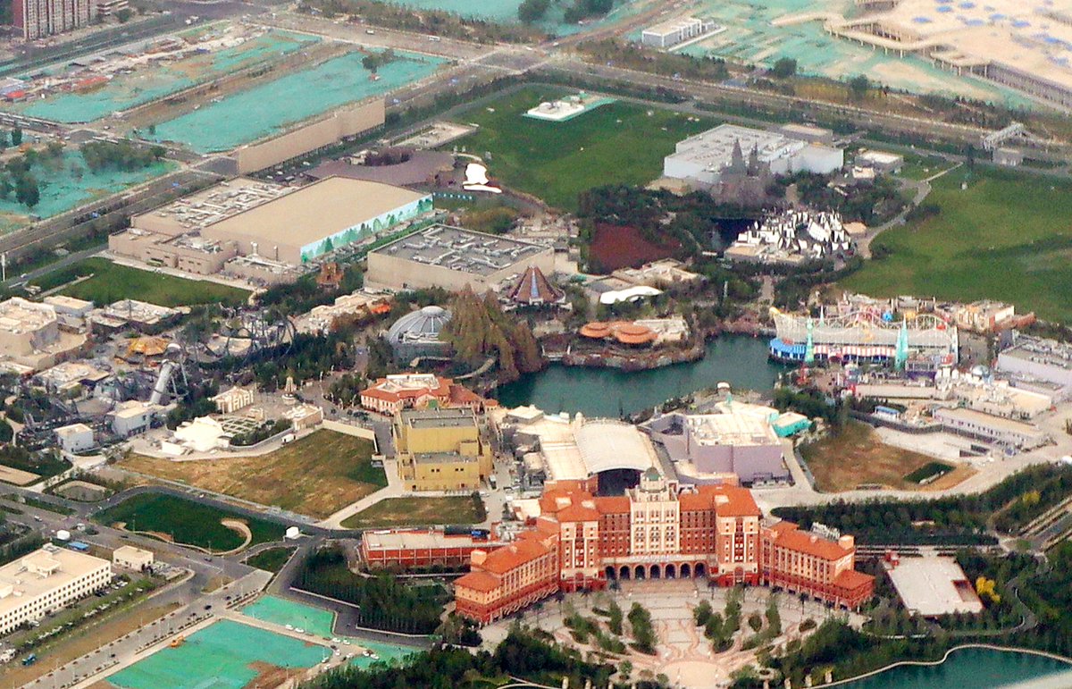  #EpicUniverse This is like staring into the future of  @bioreconstruct aerials of Phase1 opening. Universal Studios Beijing looks so cool, those expansion slots sitting there ready and waiting. I guess theyve left room to clone Hagrids to the right of hogsmeade