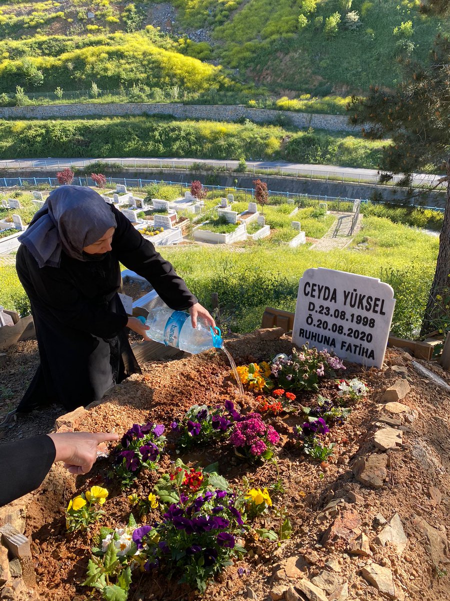 Serkan Dindar tarafından tecavüze uğramamak için direnen ve öldürülen kızım Ceyda Yüksel için adalet mücadelemde desteğinize ihtiyacım var 18 MAYIS SAAT 16 İZMIR BAYRAKLI ADLIYESİ 6.AĞIR CEZA SESİME SES OLUN BENİ RT YAPIN LÜTFEN  #ceydayükseliçinadalet