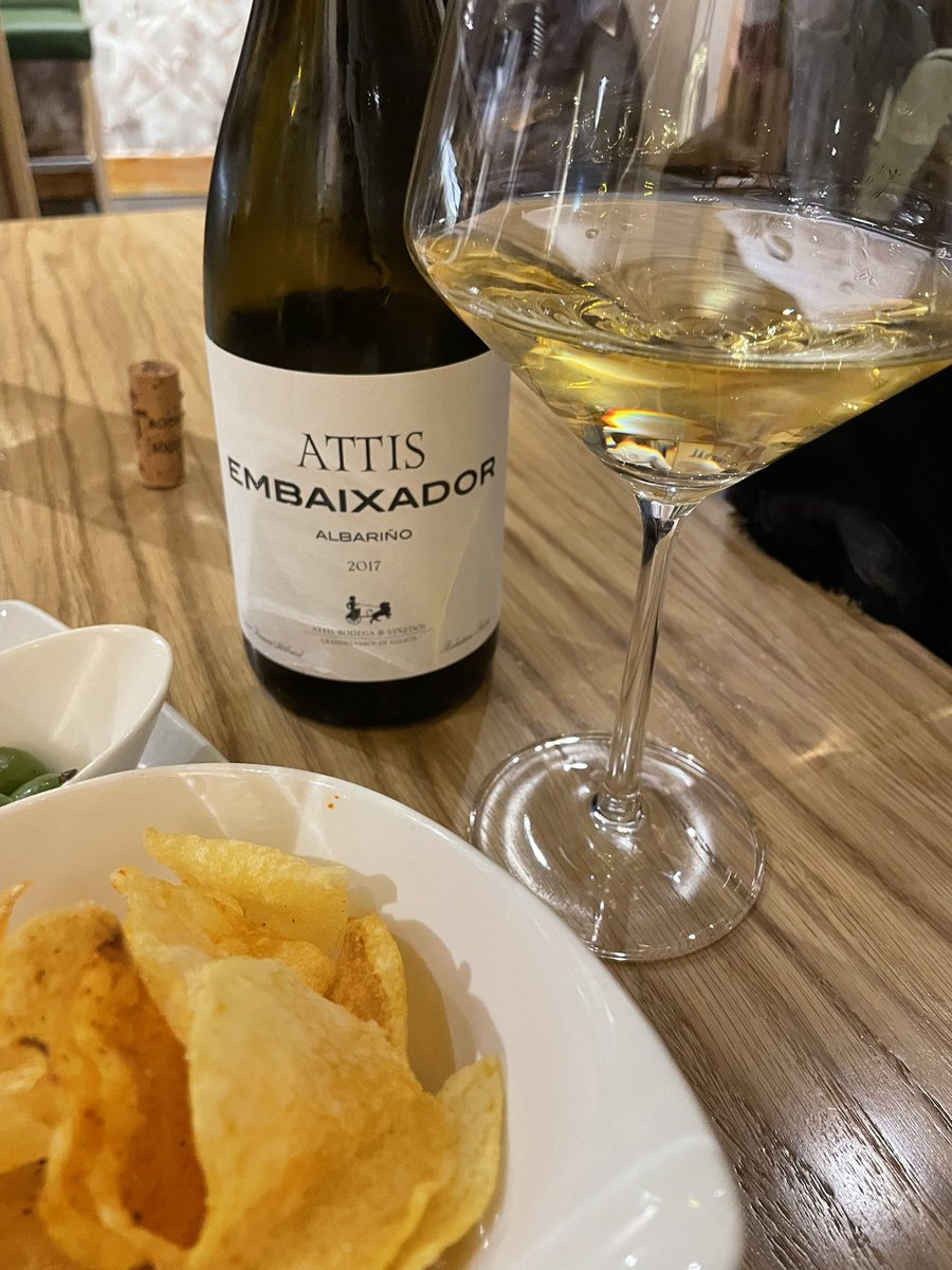 Este albariño en Villaparamesa.

De ole 🥂

#pecandopecando #vivaelvino