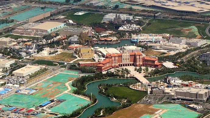  #EpicUniverse This is like staring into the future of  @bioreconstruct aerials of Phase1 opening. Universal Studios Beijing looks so cool, those expansion slots sitting there ready and waiting. I guess theyve left room to clone Hagrids to the right of hogsmeade