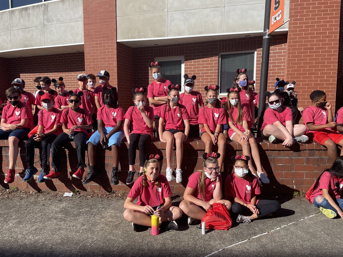 Bgi_teacher's tweet photo. Field Day 2021 was so much fun! Thanks @coach_harbPE for an amazing day! “If you can dream it, you can do it!” -Walt Disney @BrocksGapBucs https://t.co/M7LvzS9ygR