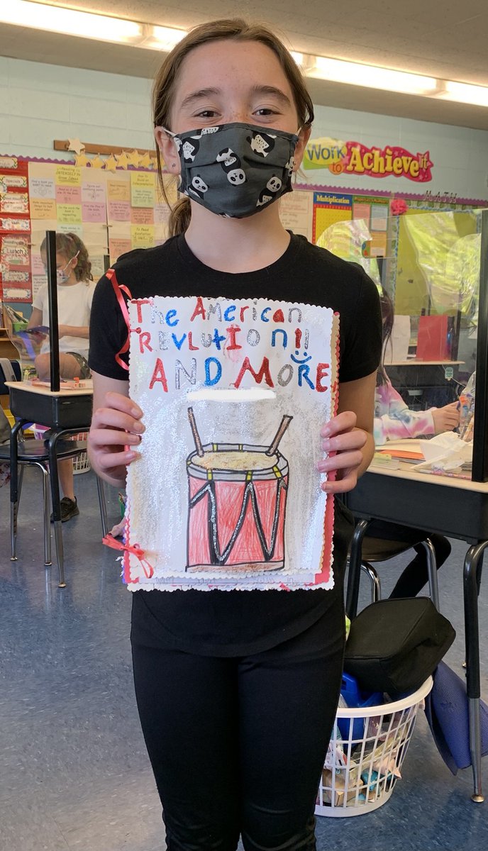 LaurenKeegan16's tweet photo. Putting the final touches on our American Revolution informational books! Writers included facts, stories, timelines &amp; even comic strips! We celebrated our finished books by leaving compliments on Post-its.📝🇺🇸🇬🇧 @weld0505 @OceansideSch2 @ErinMarieMarone @DianeProvvido https://t.co/CJrMZoDMaE
