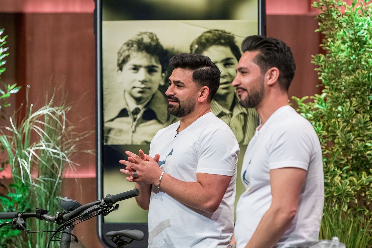 WIR SAGEN DANKE! ⠀
Heute wollen wir uns zuerst einmal bei unseren Kunden, Partnern, Kooperationen, Händlern, Team, Freunden und Familie herzlich bedanken. Ihr seid alle ein Teil von SMINNO's Geschichte! Bild: TVNOW / Bernd-Michael Maurer⠀
#sminno #dhdl #vox #tv #pitch #startup