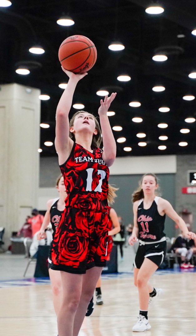 R_Photography1's tweet photo. Shots of Team Huddle Red from this morning vs Ohio Future @TeamHuddleBball https://t.co/YPIGIiAETg