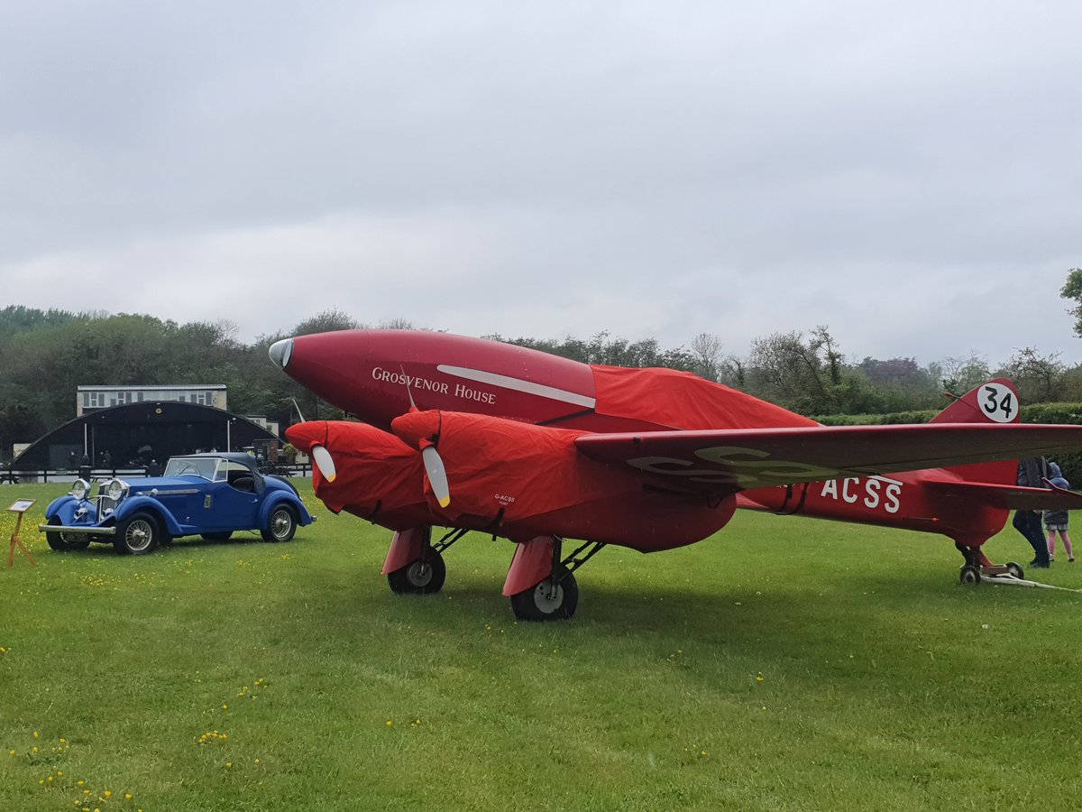 HannahMayPape's tweet photo. Is there anything more airshow appropriate than huddling under a tent with a burger while it absolutely lashes it down...... https://t.co/dMBwjKrHWR