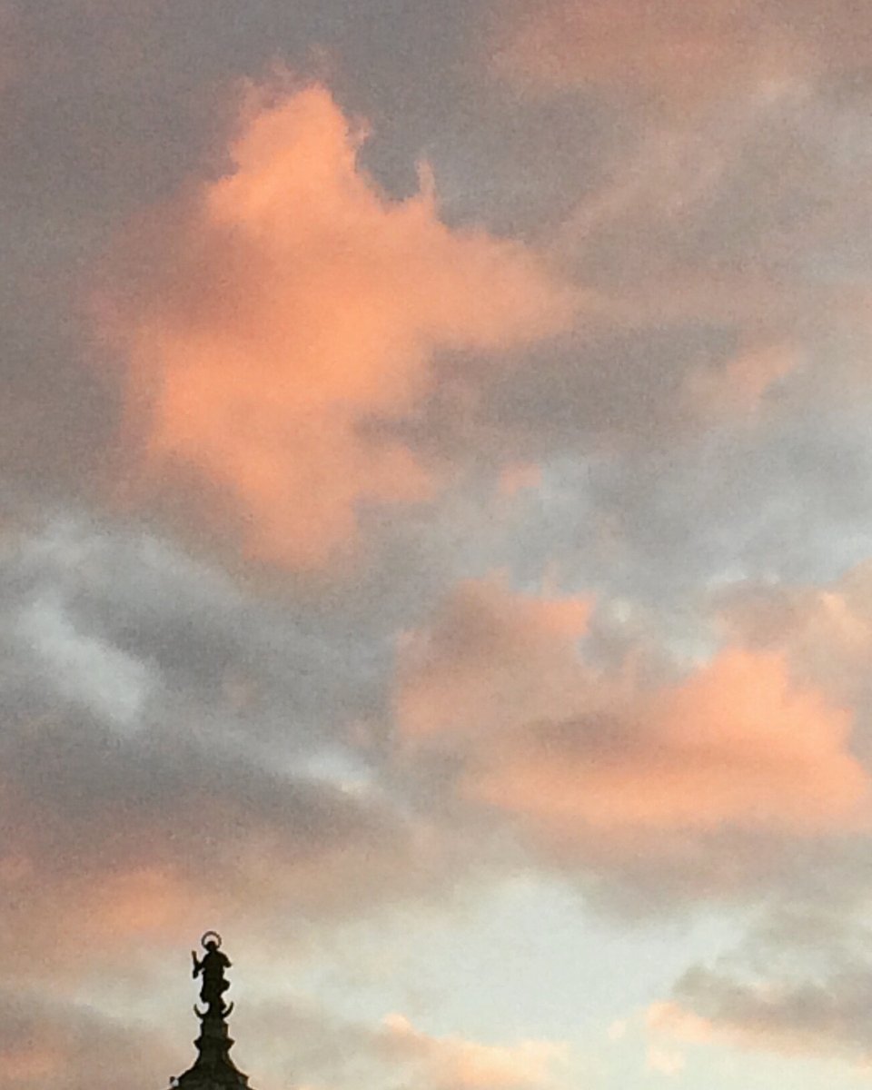 “It’s really the clouds that make a sunset spectacular,” he thought. 

...........

When I lived in Venice, I loved meeting friends at sunset for an al fresco glass of prosecco and cicchetti in Cannaregio while watching the sky turn pink at the end of one of the canals.

I